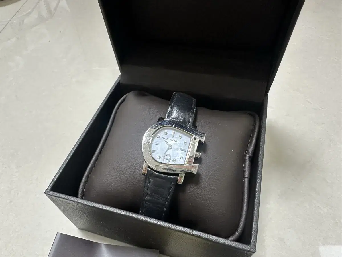 [AIGNER] 아이그너 여성용 메탈시계 A31229