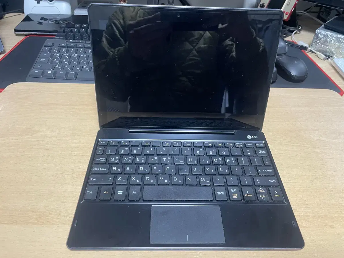 LG Two-in-One Tablet Notebook LGKB17