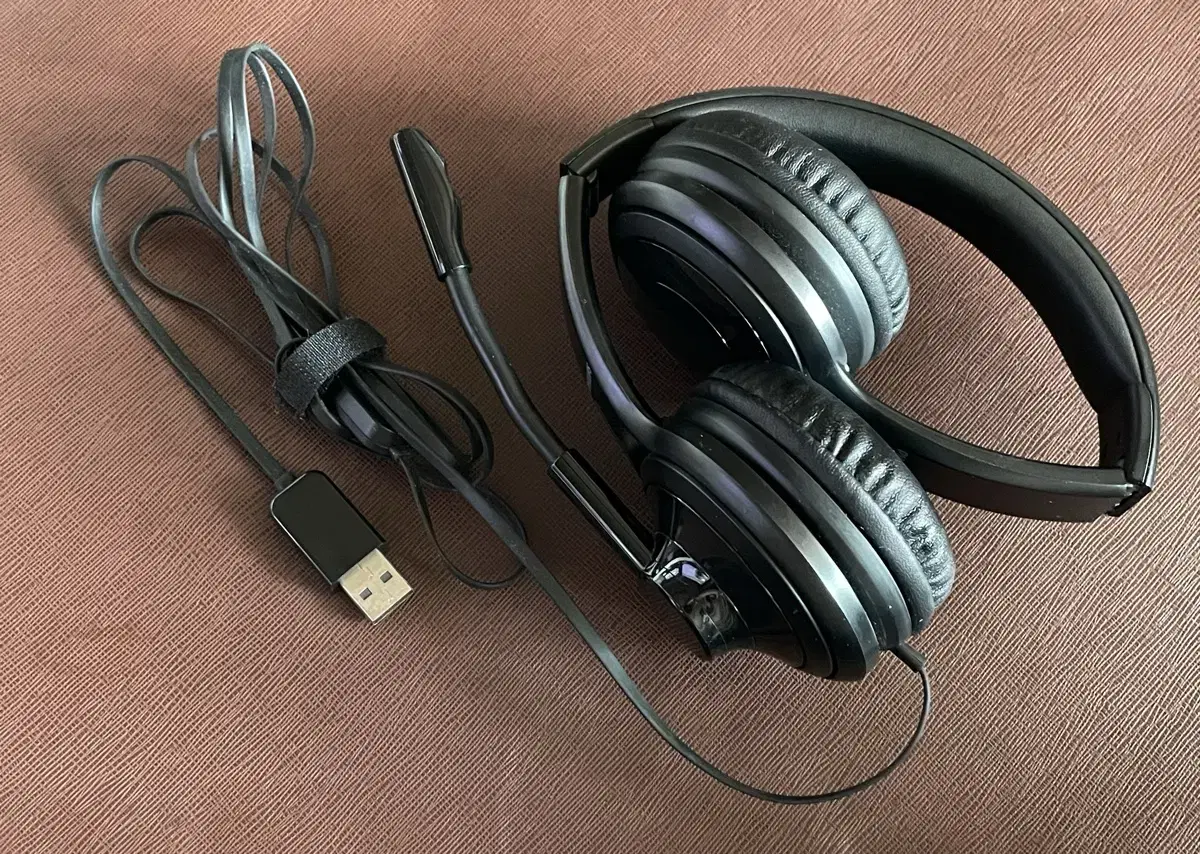 Philips foldable wired headset for sale.