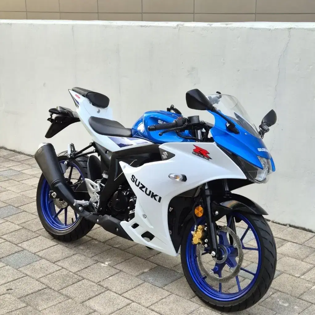 2024년식 2천키로탄 gsx-r125 판매합니다.