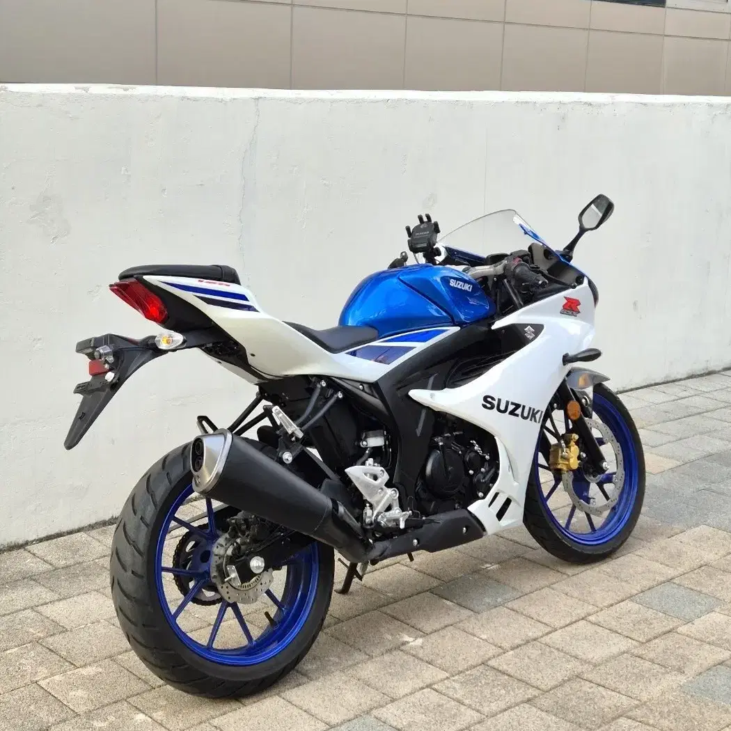 2024년식 2천키로탄 gsx r125 판매합니다.