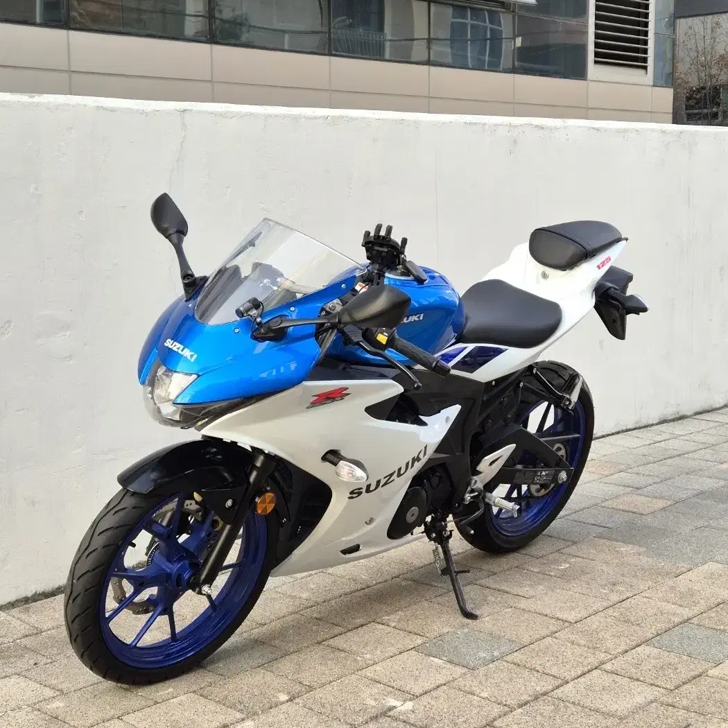 2024년식 2천키로탄 gsx-r125 판매합니다.