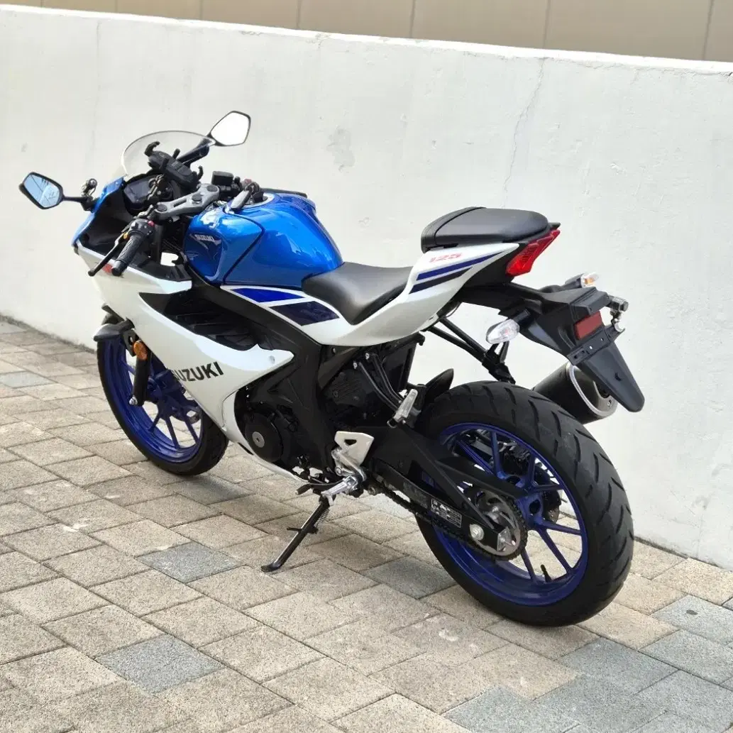 2024년식 2천키로탄 gsx-r125 판매합니다.