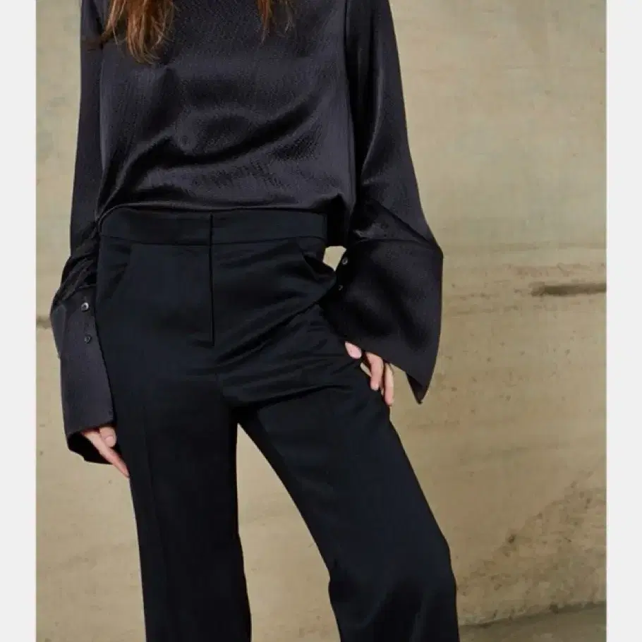 렉토 recto silk wide cuffs blouse (black)