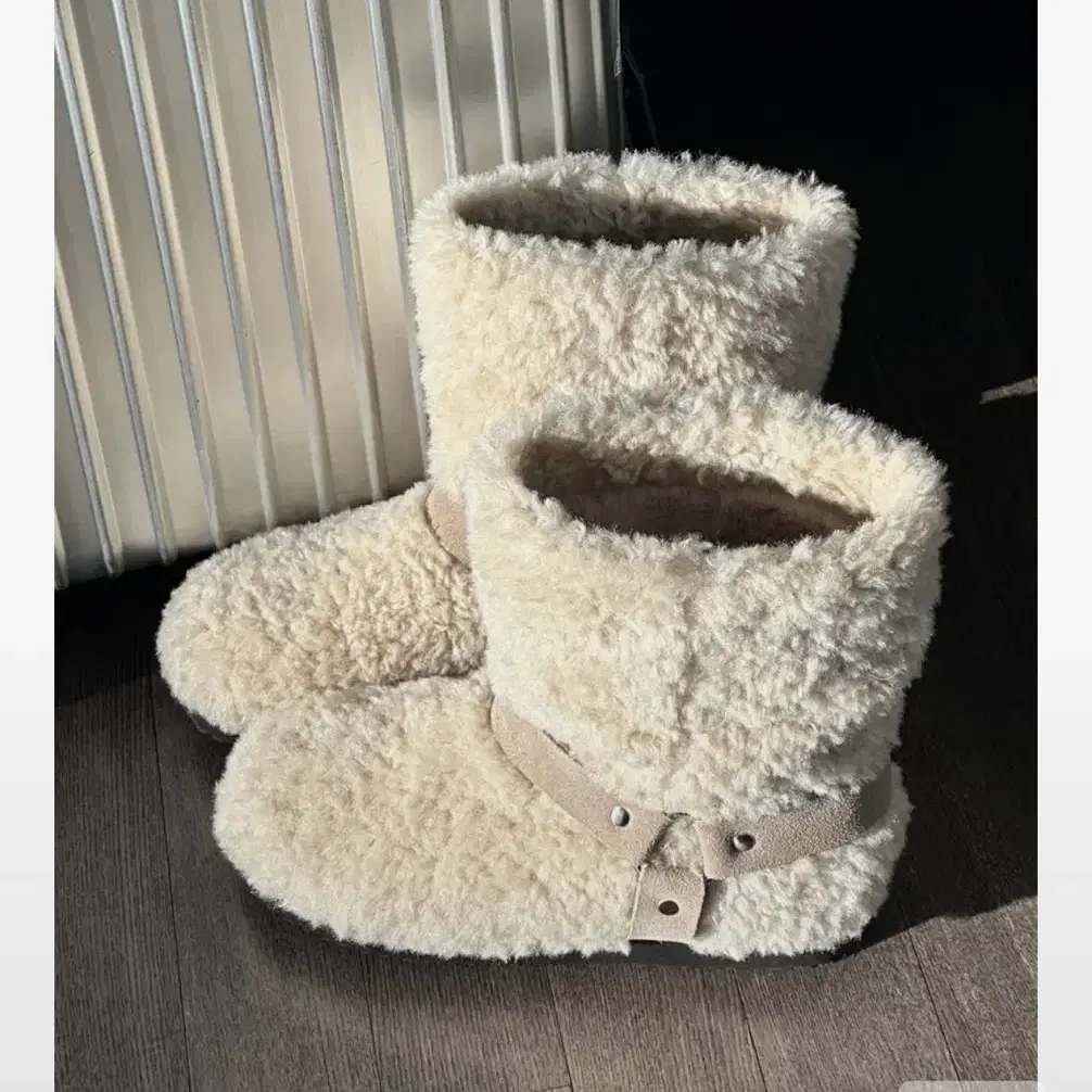 다이닛 deinet 퍼부츠 베이지 POM POM FUR BOOTS