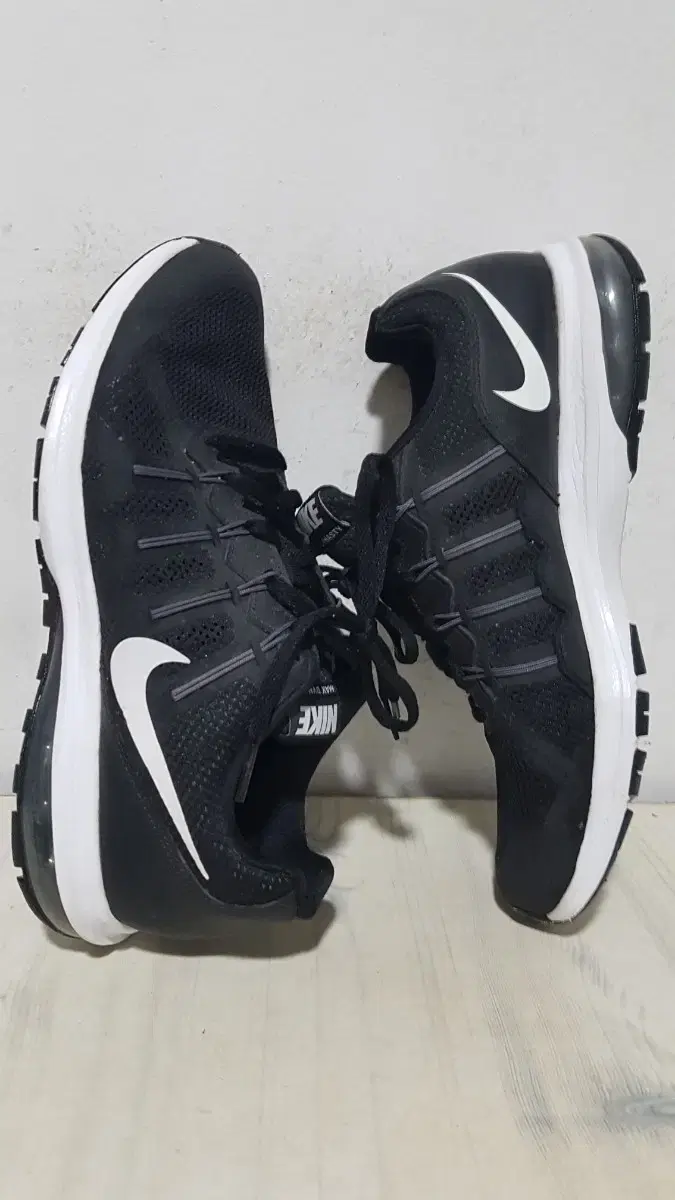 택포 270~275 A급 정품 NIKE AIR-MAX 경량 쿠션 스니커즈