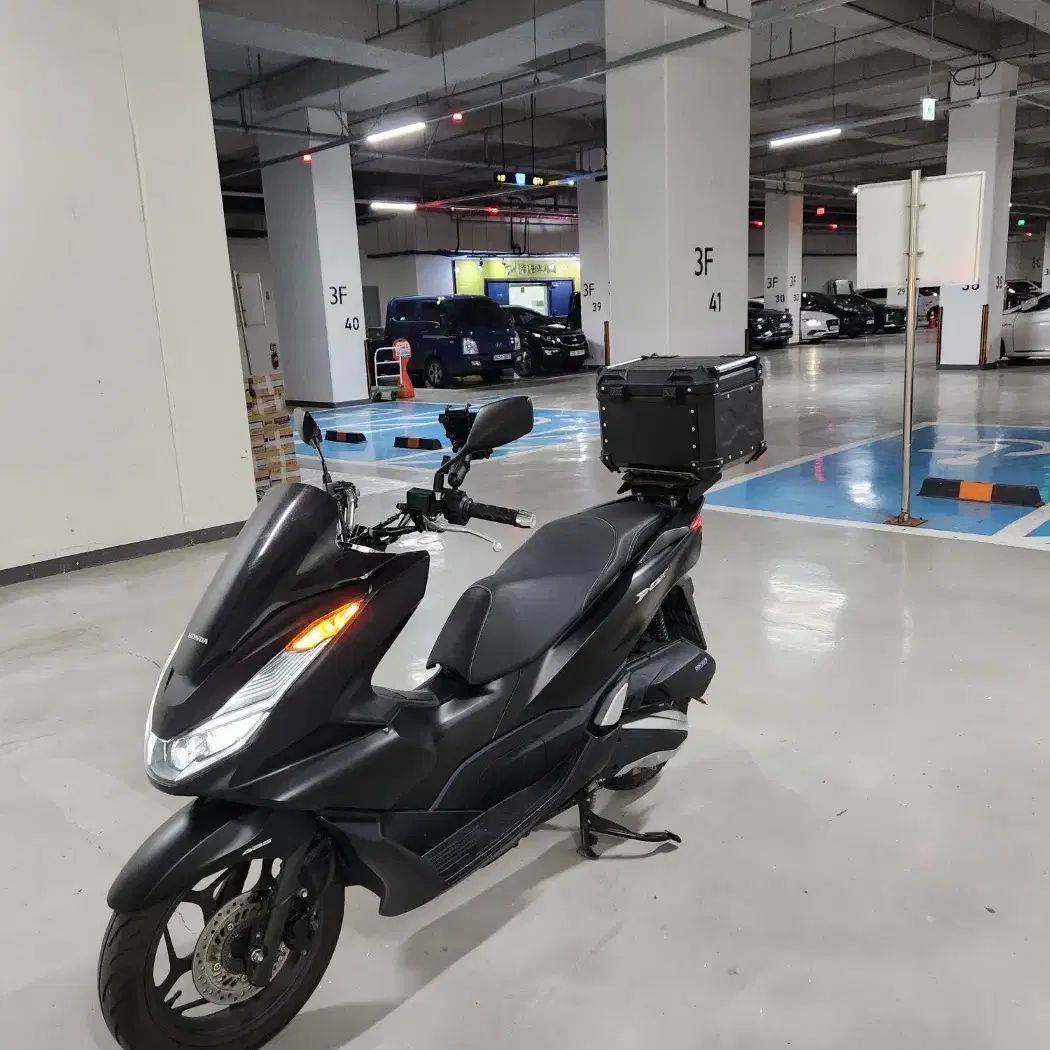 PCX125 21년식 짧은 키로수 블랙색상 판매합니다