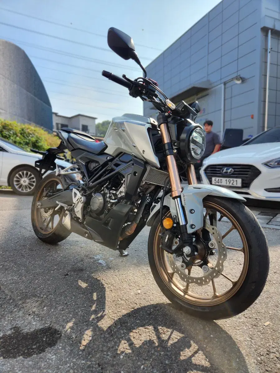 연말특가/cb125r 22년형 1만키로 아이콘그레이,신차급,점검완료