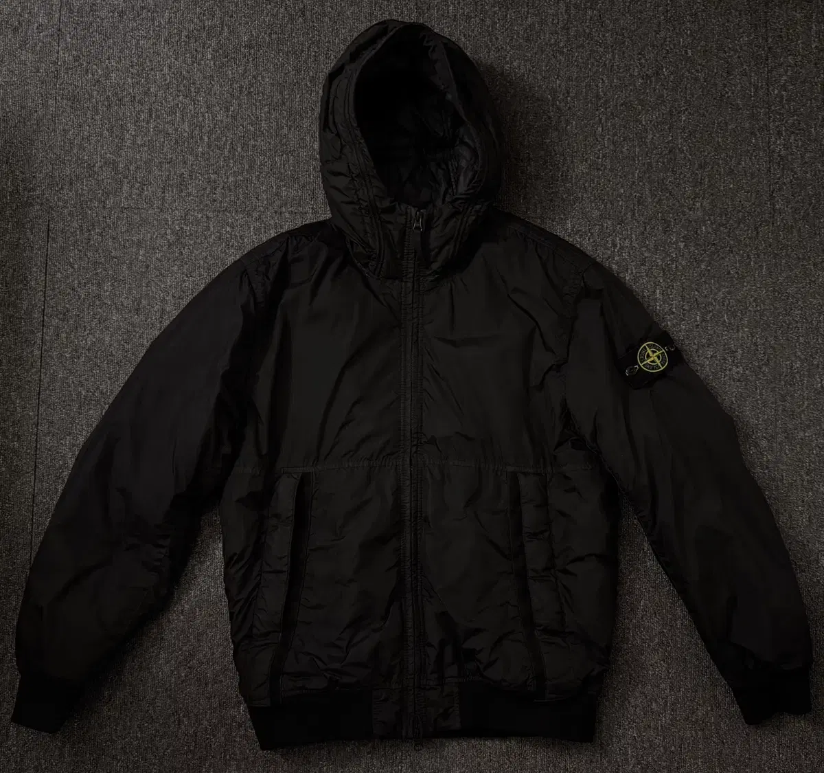 [L] Stone Island Crinkleclaps Nylon Primaloft Jacket 23FW