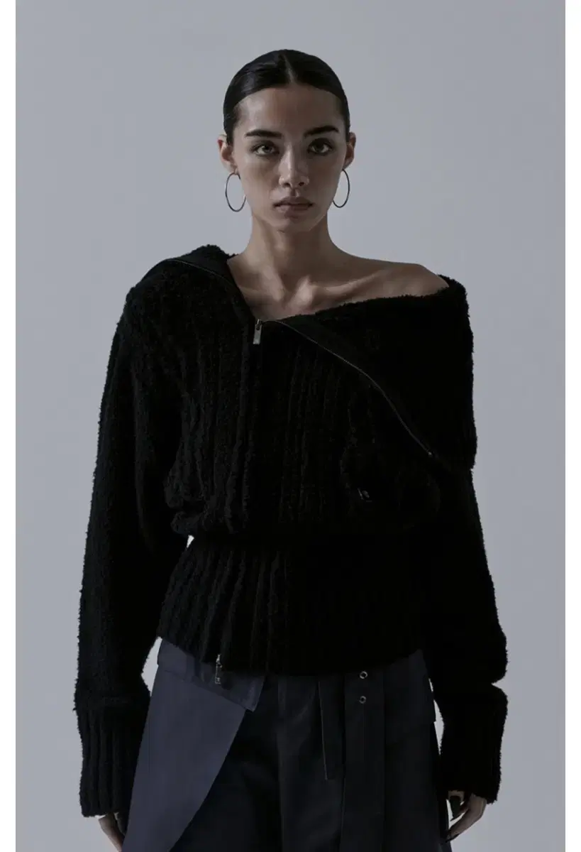 Trimmed Bird Two-Way Unbalance Off-the-shoulder Knit Zip-up Black