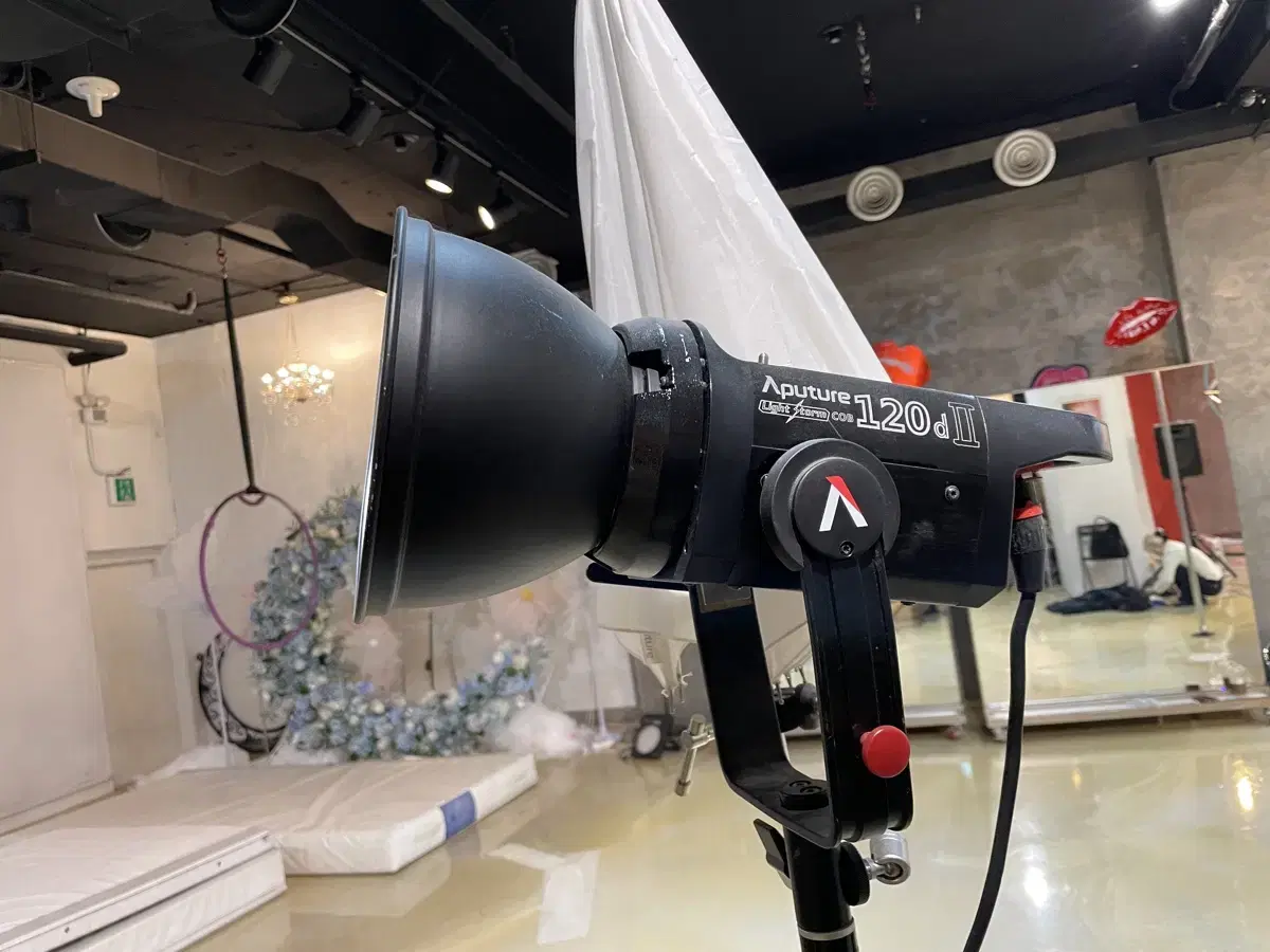 APUTURE C120d 카메라 조명