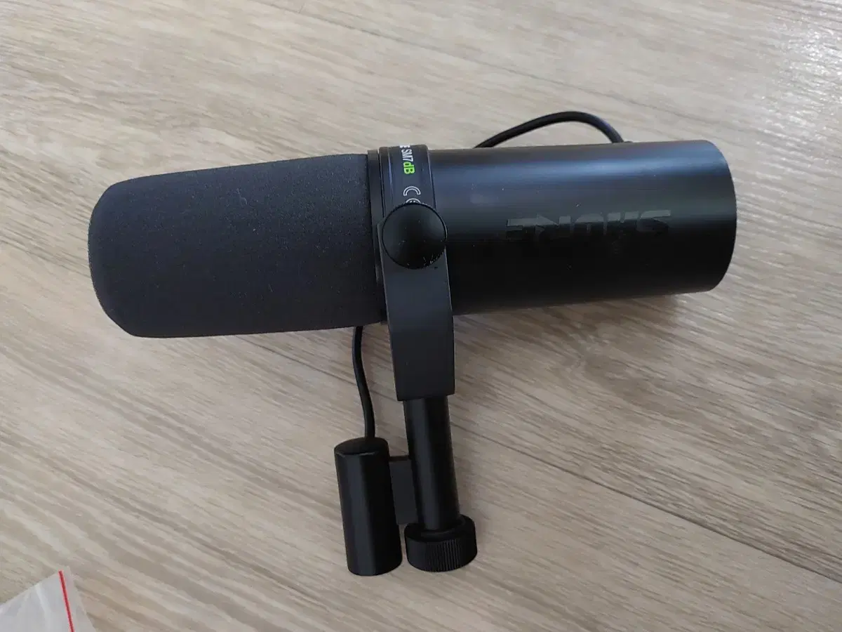 Shure SM7dB 판매합니다