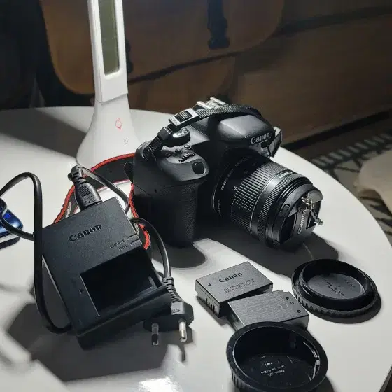 캐논 eos 800d 렌즈,가방,배터리3개,충전기 포함