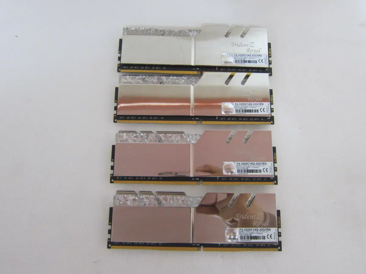 지스킬 DDR4-3200 CL14 TRIDENT 실버 32G(8Gx4)