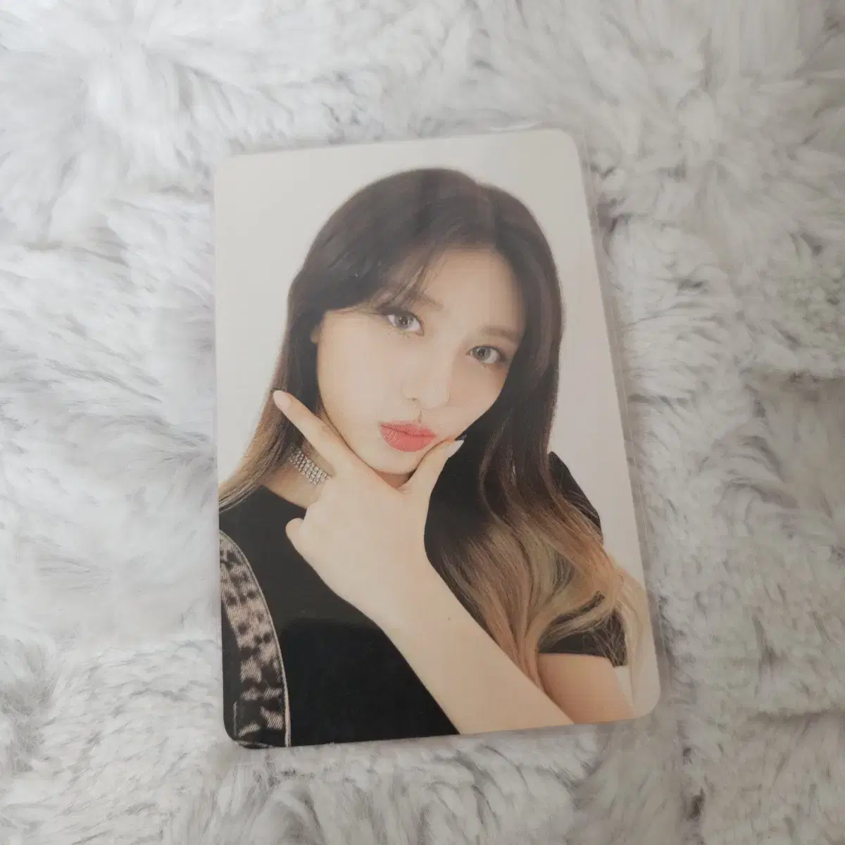 Gaeul sells photocard (I'll throw in some jjimpoong)