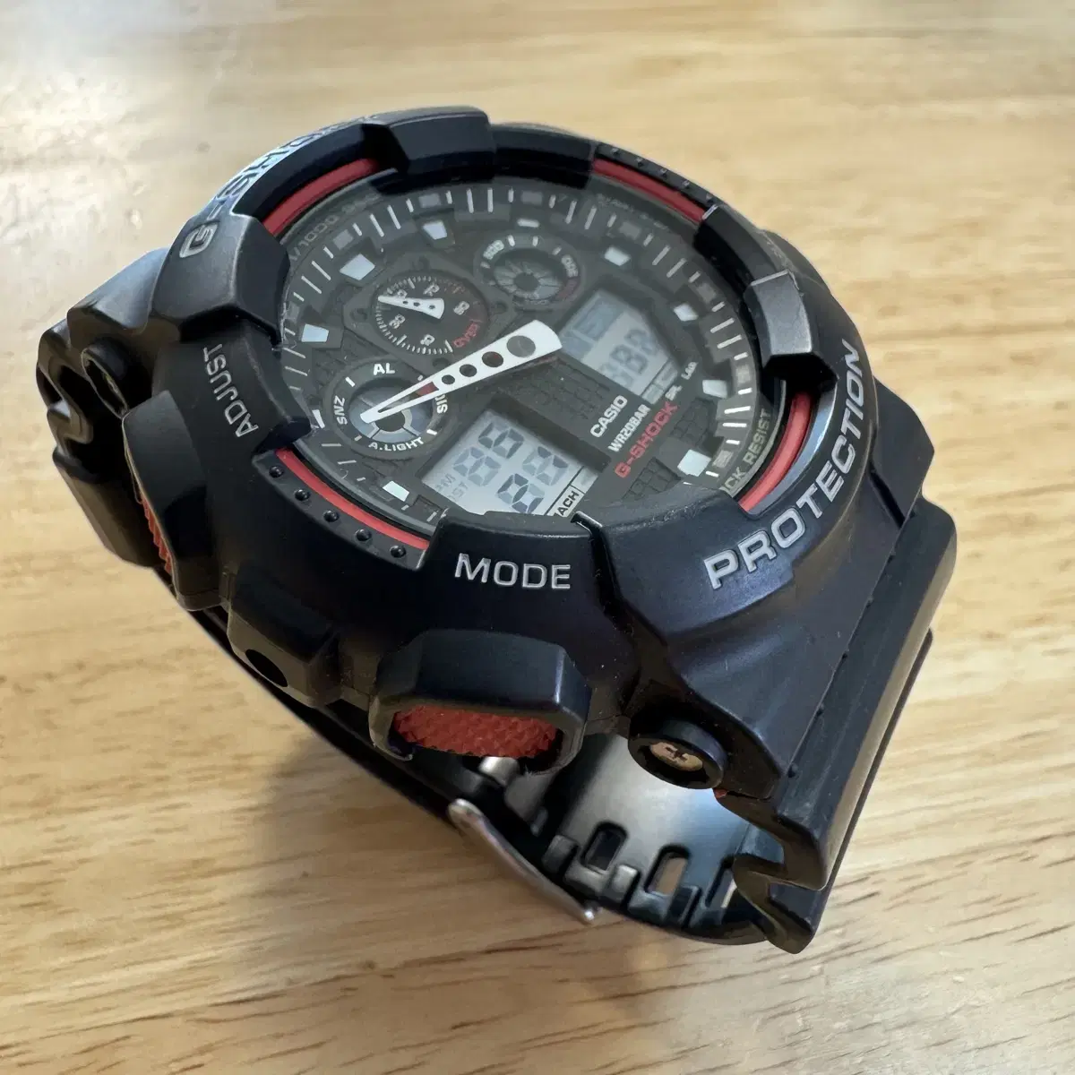 지샥 빅페이스 (G-SHOCK GA-100) 블랙&레드 팝니다