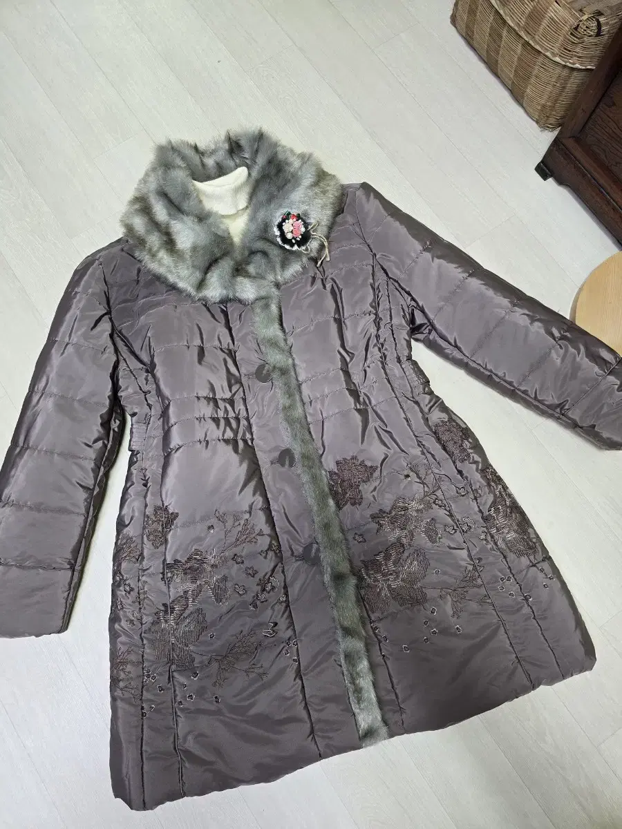 Big size / Mink kara / Gray puffer / Flower embroidery / A-line puffer coat