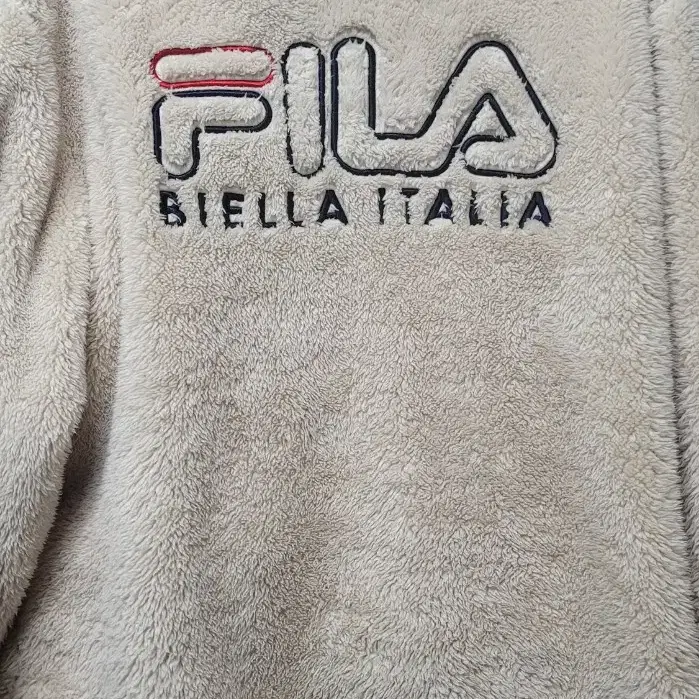 FILA 후리스 100