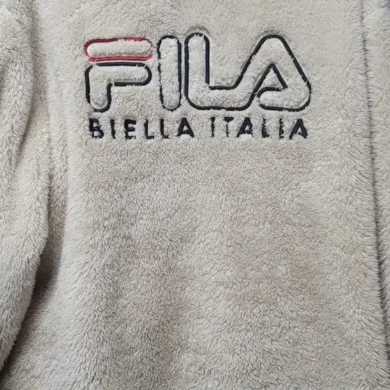 FILA 후리스 100