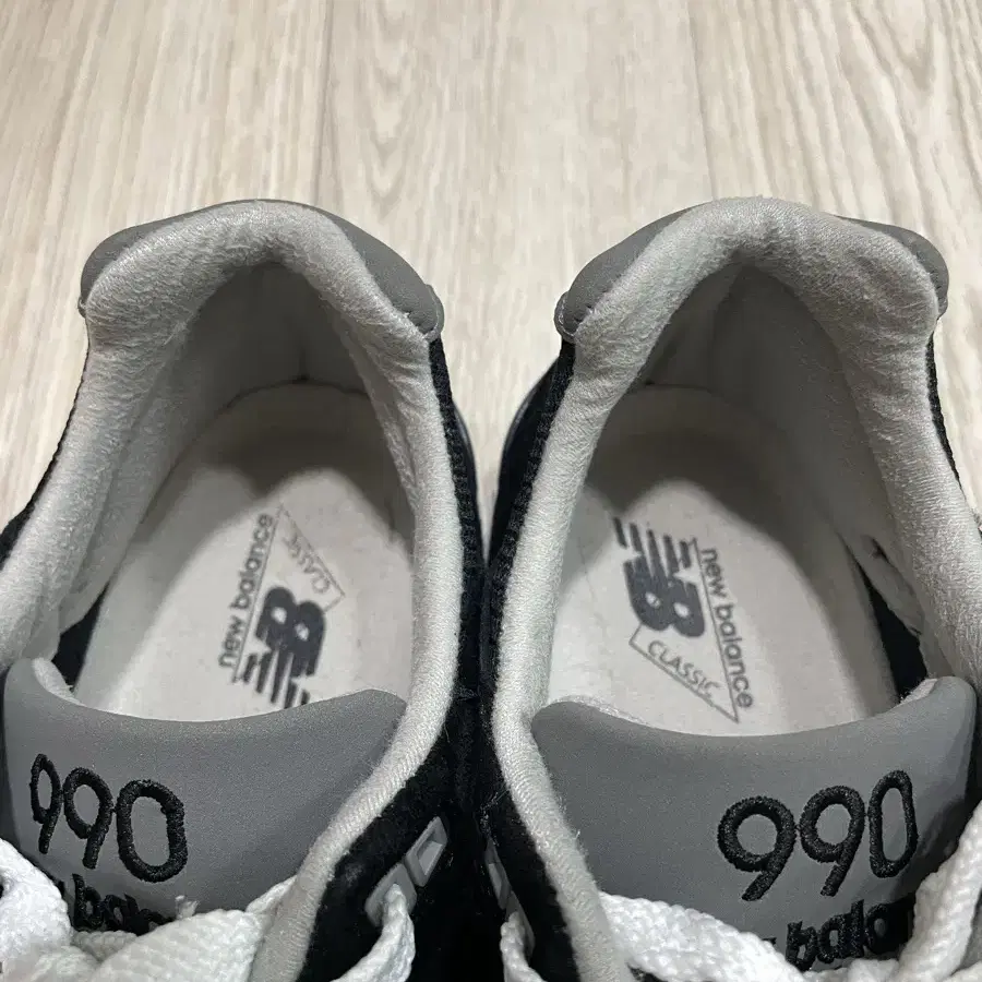 뉴발란스 990v2