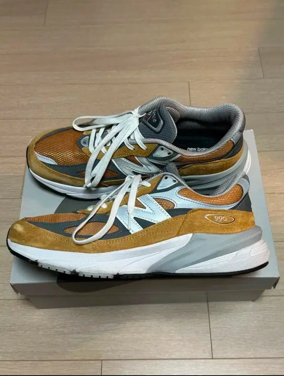 뉴발란스 990 v6 탄 280사이즈