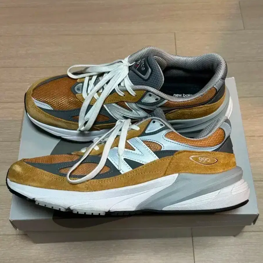 뉴발란스 990 v6 탄 280사이즈