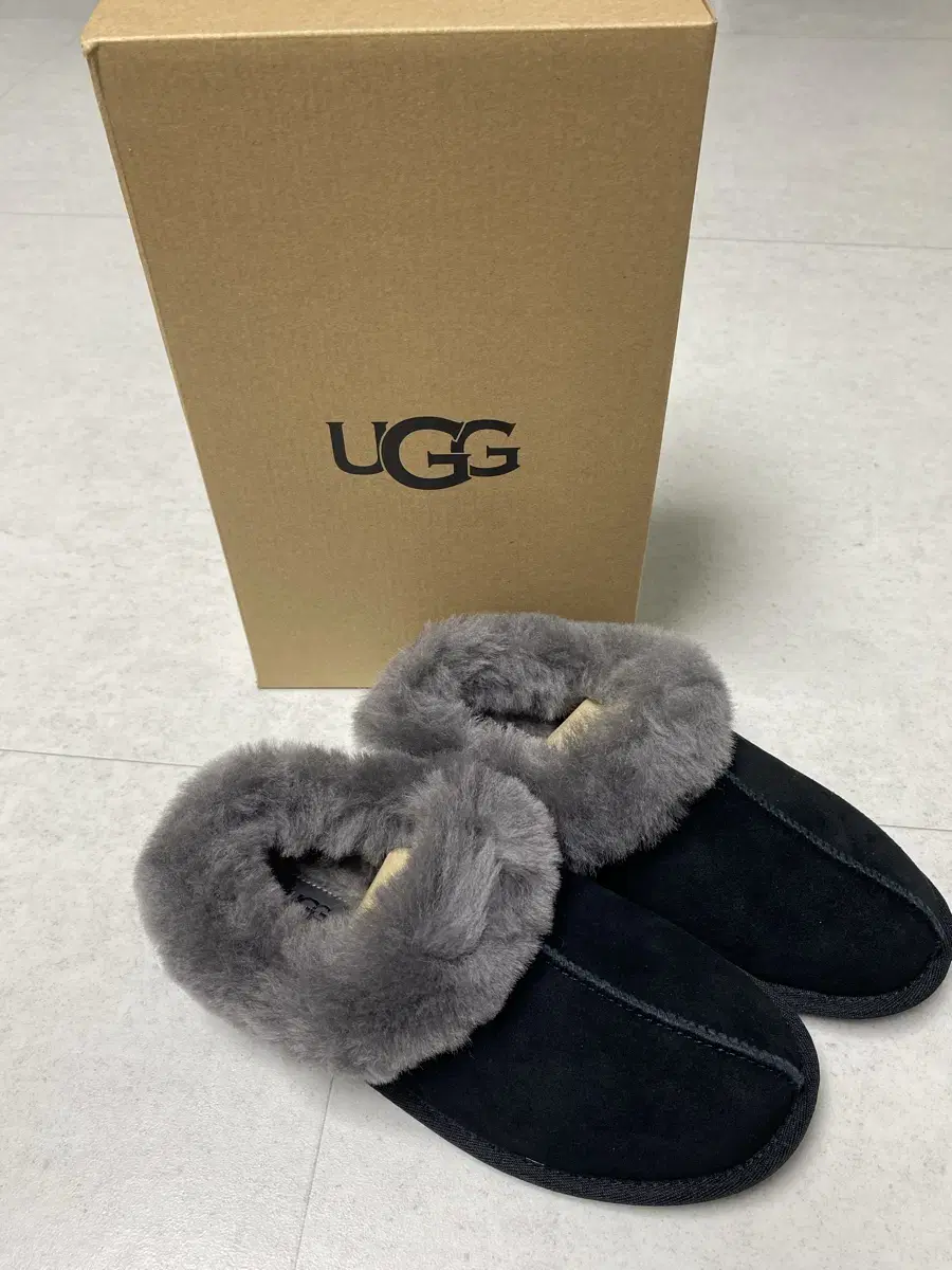 UGG 어그 모래네(BLK)