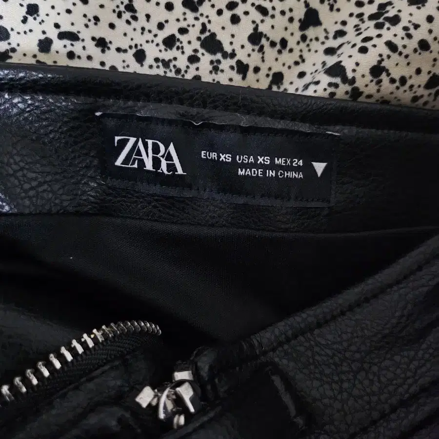 ZARA 블랙 탑. 섹시스타일 클럽. 파티. 자라.