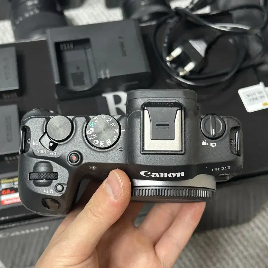 캐논 EOS R8