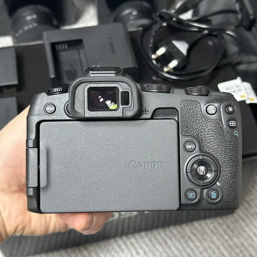 캐논 EOS R8