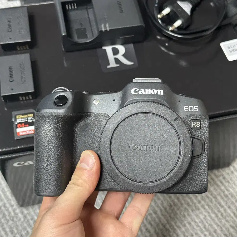 캐논 EOS R8