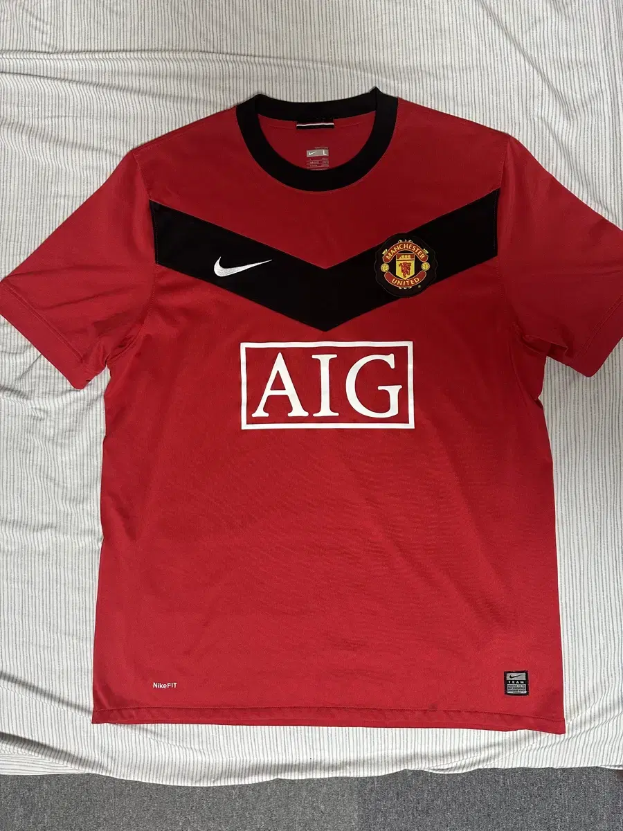 09-10 Manchester United home shirt no-marking