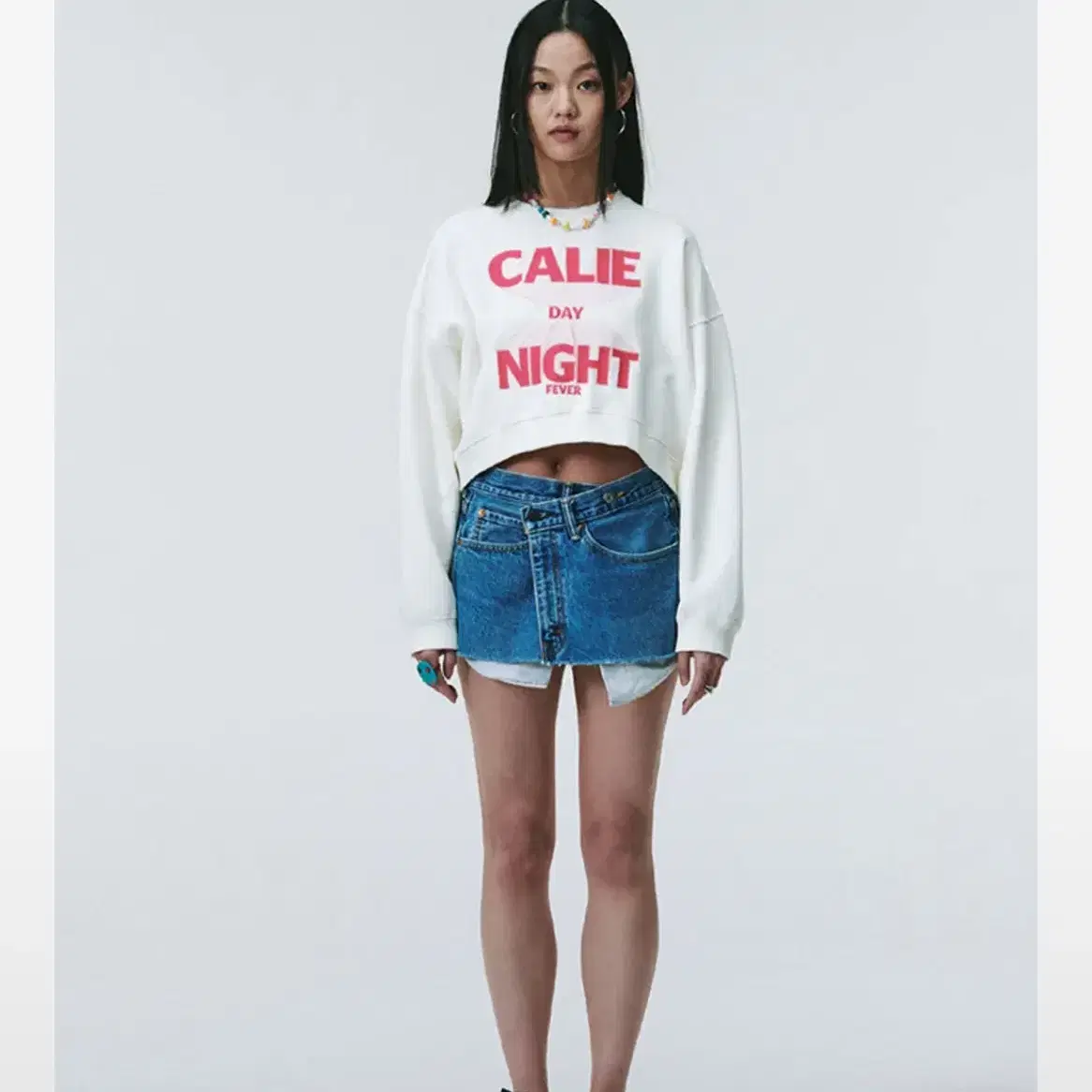 에즈이프캘리 CALIE NIGHT CROP SWEATSHIRT CREAM