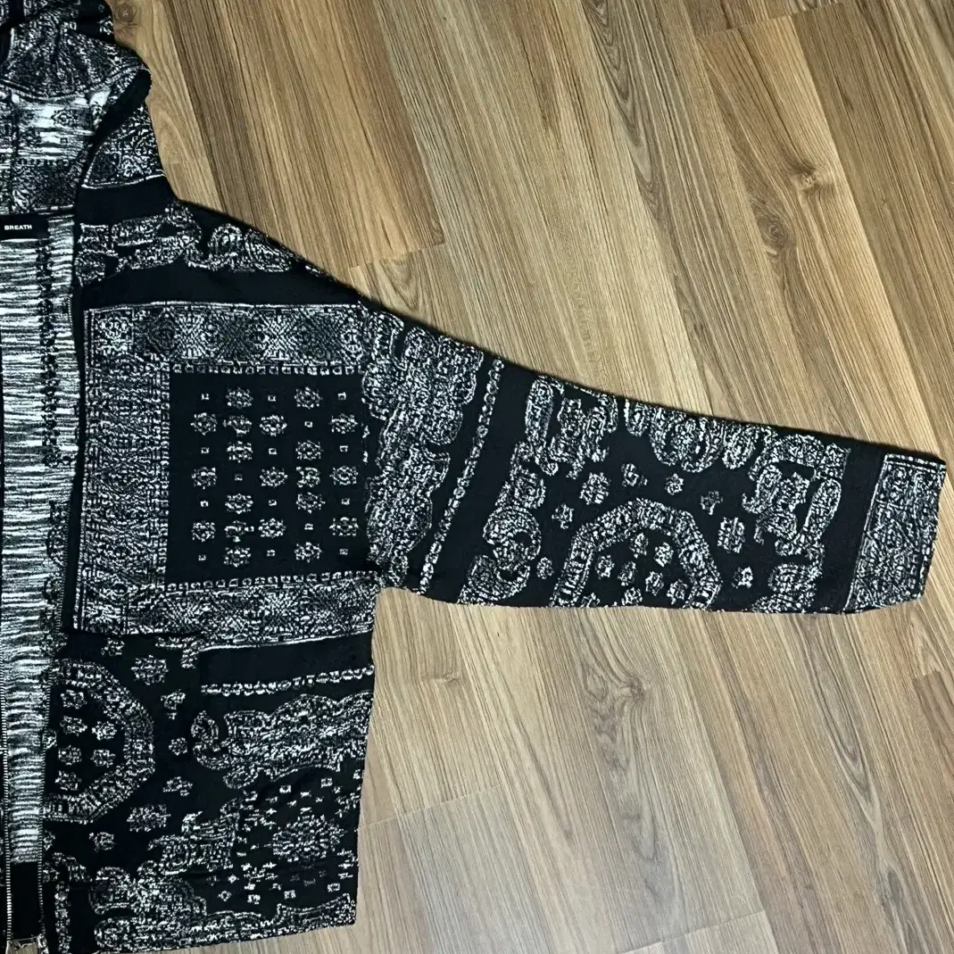 BREATH paisley zip hoodie M