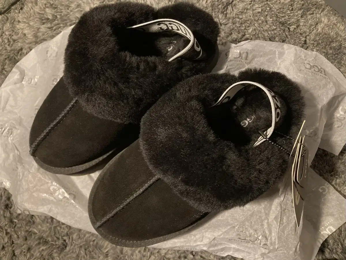 UGG 슬리퍼 블랙