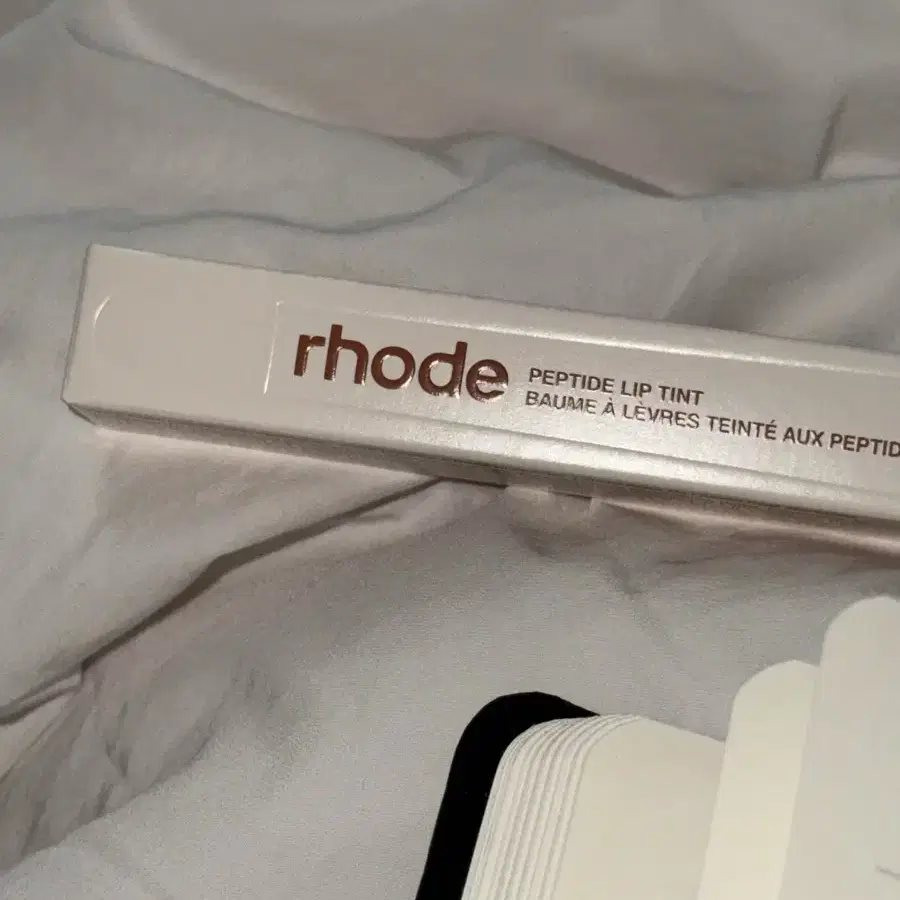 Rhode 시나몬 롤 립 트리트먼트