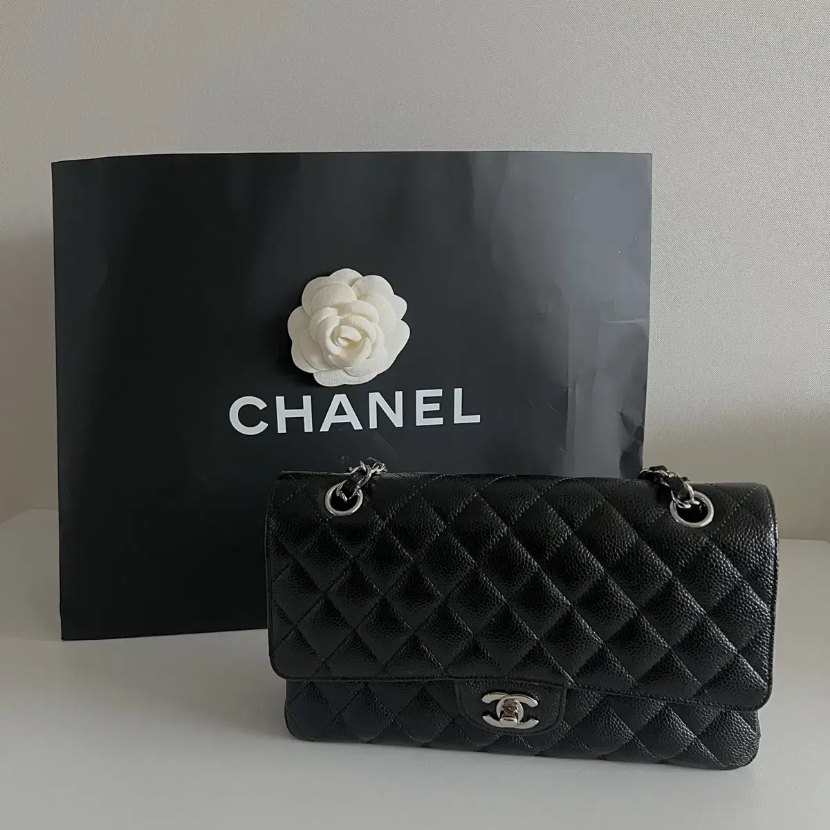 CHANEL 샤넬 클래식 백 미디움 캐비어 은장