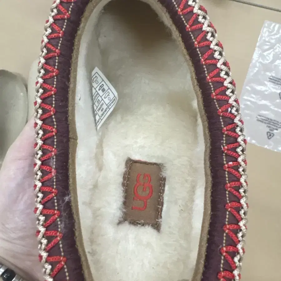 UGG 1122553-che 사이즈는 6w 230