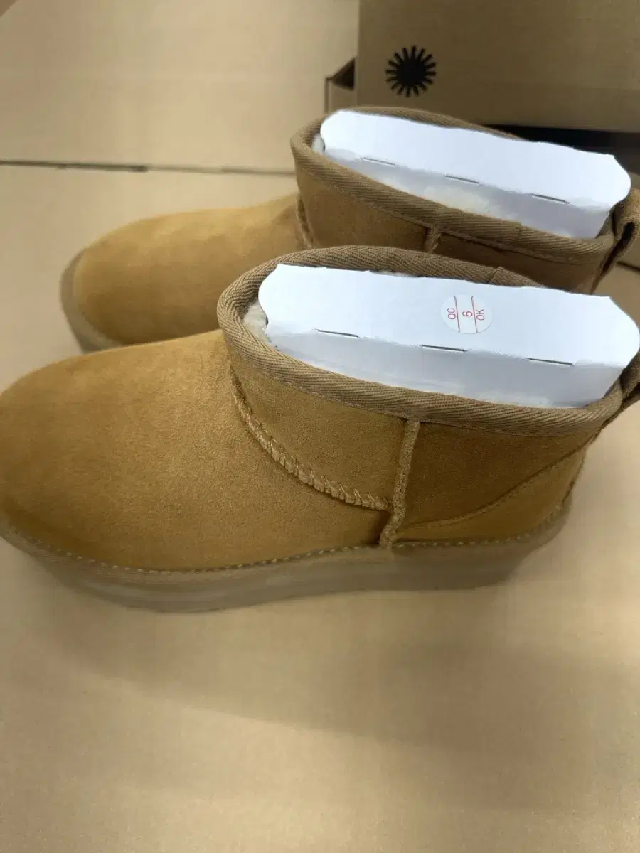 UGG 1135092-che 사이즈 6w 230