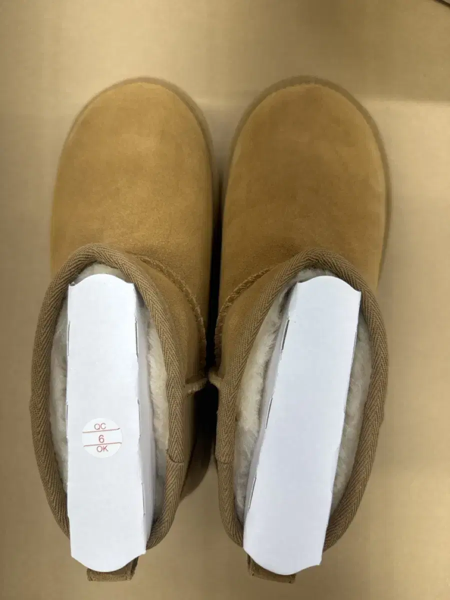 UGG 1135092-che 사이즈  7w 240