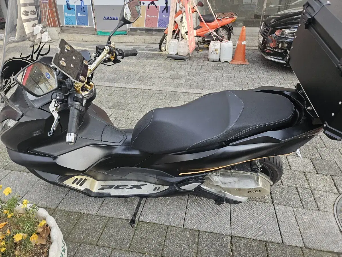 22년식 pcx 125 팝니다.