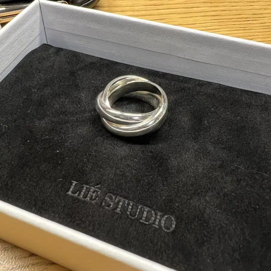 Lie studio 리에스튜디오 Sofie ring