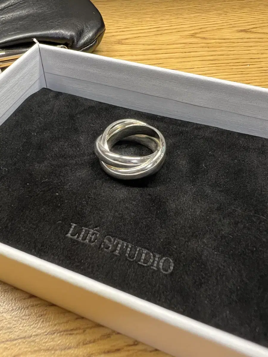 Lie studio 리에스튜디오 Sofie ring