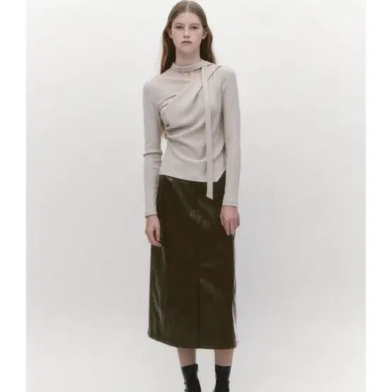 그레이데시온 Unbalance Draped Wrap T-blouse BE