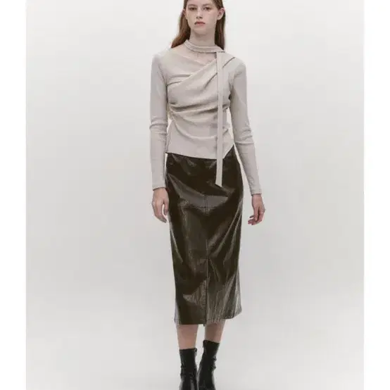 그레이데시온 Unbalance Draped Wrap T-blouse BE