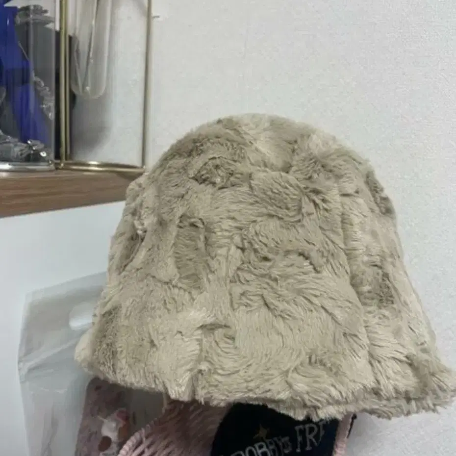 어썸니즈 low lampshade hat 베이지!