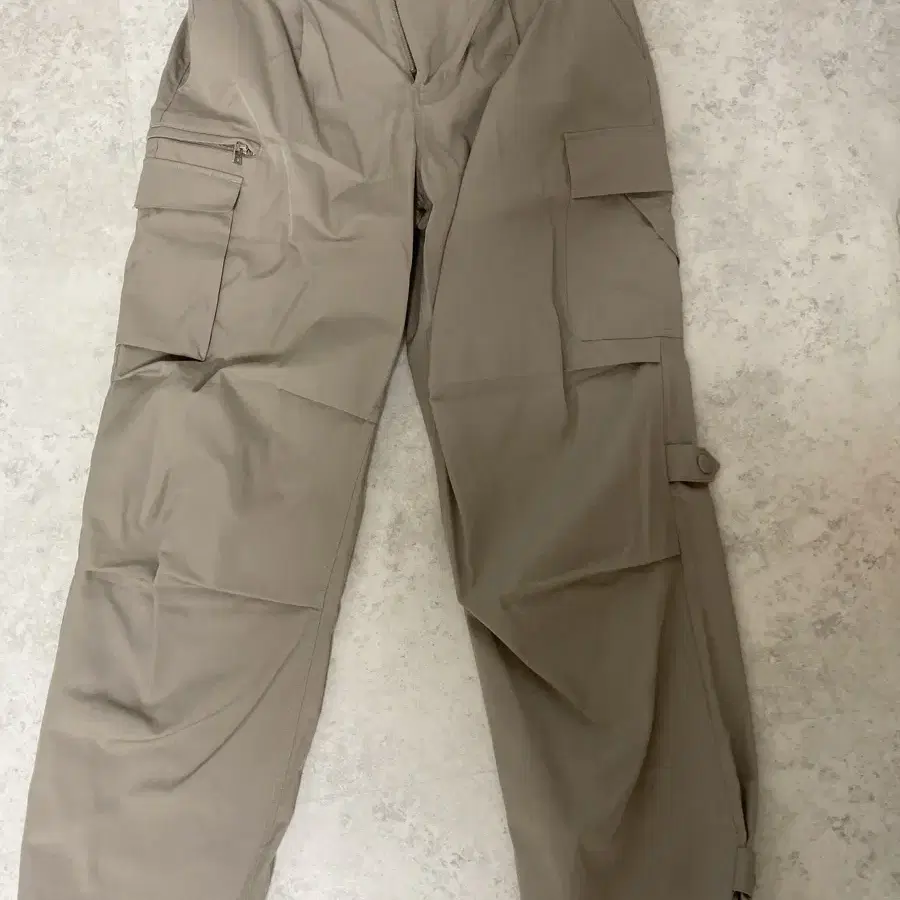 이티씨이 HAMPUS CARGO PANTS (KHAKI BEIGE)