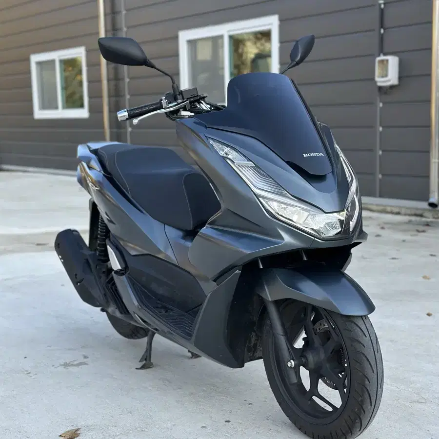 21년식 PCX125 ABS모델 1만Km 짧은키로수 판매합니다.