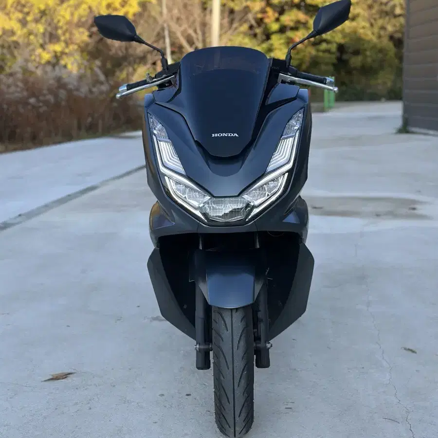 21년식 PCX125 ABS모델 1만Km 짧은키로수 판매합니다.