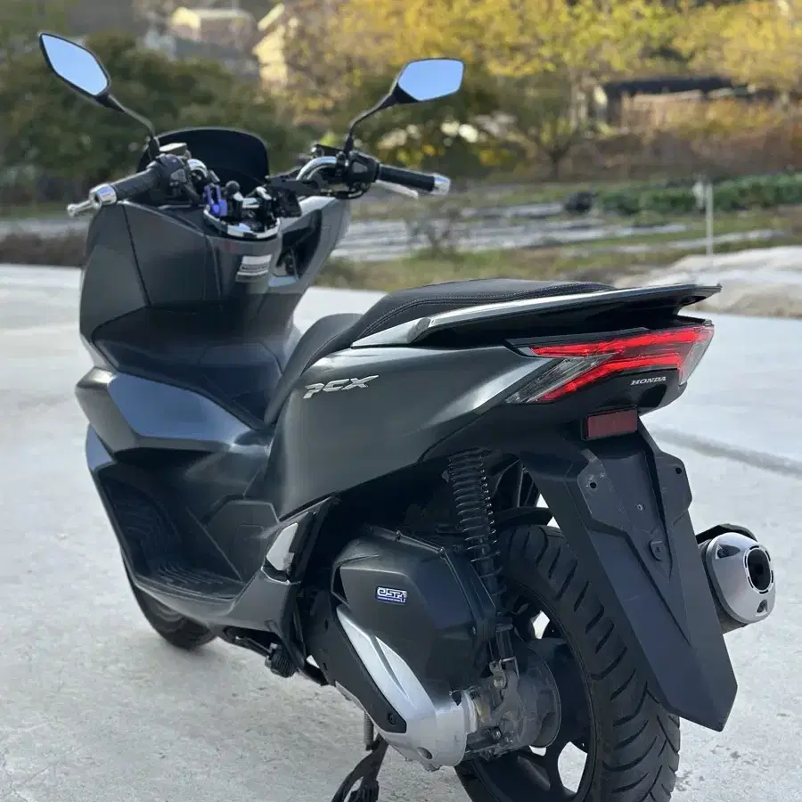 21년식 PCX125 ABS모델 1만Km 짧은키로수 판매합니다.